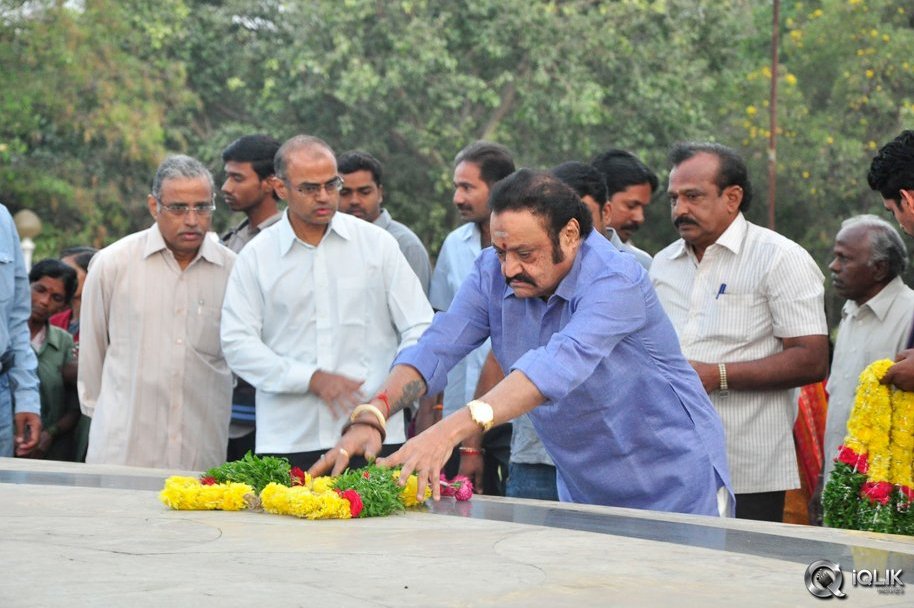 NTR-Family-Visit-to-NTR-Ghat-2016